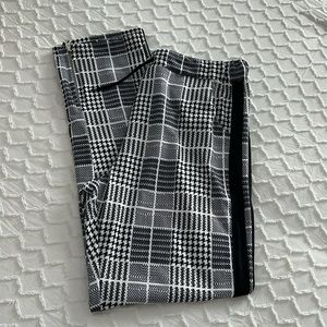 Men’s houndstooth sweatpants.